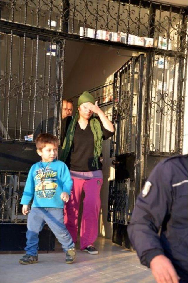 Ateşi Y&uuml;kselen Arya Bebek I&ccedil;in Polis, Sağlık&ccedil;ı Ve &Ccedil;ilingir Seferber Oldu 3