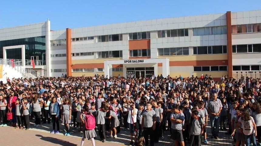 &Ouml;ğrenci Ve &Ouml;ğretmenler Ders Başı Yapıyor