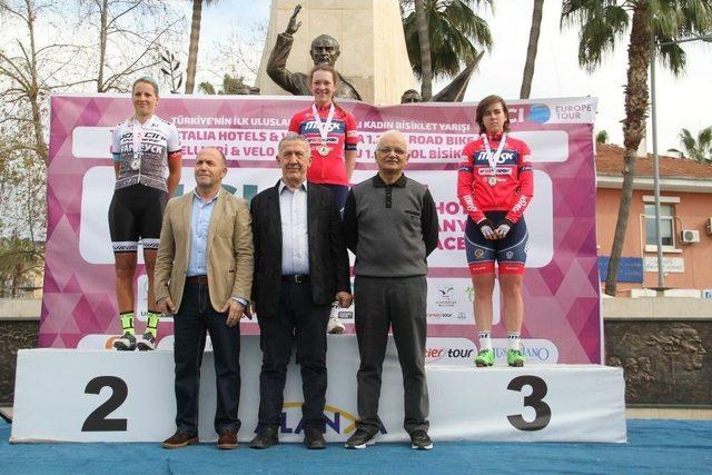 Alanya’da Kadın Sporcular Pedal Çevirdi