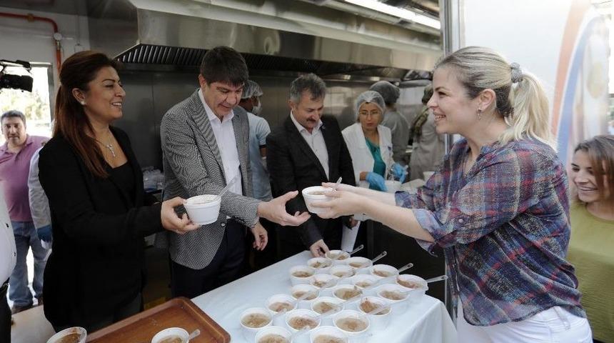Başkan T&uuml;rel&rsquo;den Personeline Aşure İkramı