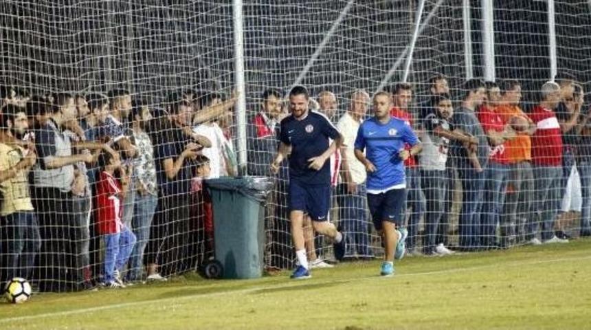 Antalyaspor Taraftarı Başarı Istedi