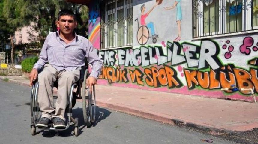 Suriyeli Sığınmacılar I&ccedil;in &Ccedil;alışan Engelliye, Suriyeli &Ccedil;ocuklardan Gasp