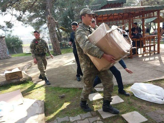 Adıyaman’dan Kilis’e Gelip Askerler İçin Çiğ Köfte Yoğurdular