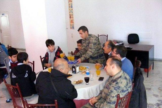 Dat&ccedil;a Hava Radar Mevzi Komutanlığı &Ouml;ğrencileri Ağırladı 2