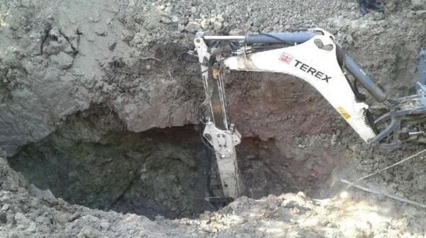 Su Kuyu A&ccedil;arken Toprak Altında Kalarak &Ouml;ld&uuml;