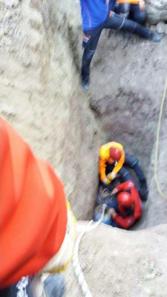 Su Kuyu A&ccedil;arken Toprak Altında Kalarak &Ouml;ld&uuml; 1