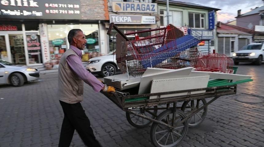 Diyarbakır&rsquo;dan Geldi Varto&rsquo;nun Hurdasını Topluyor
