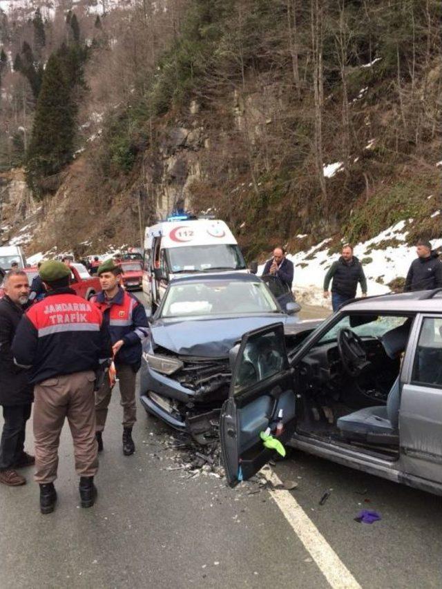 Rize’de Trafik Kazası: 7 Yaralı