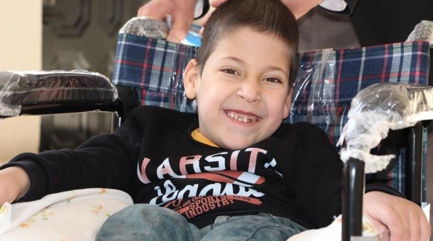 Kendi Engelli Maaşı İle Engelli &Ccedil;ocuğa Sandalye Aldı