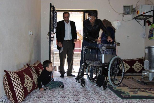 Kendi Engelli Maaşı İle Engelli Çocuğa Sandalye Aldı