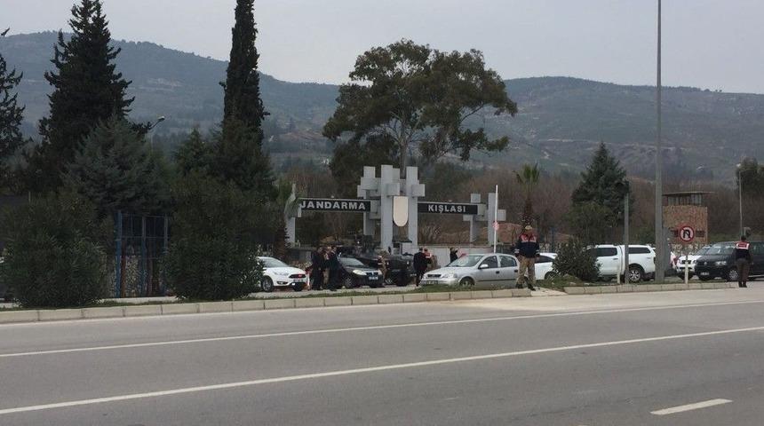 Başbakan Yıldırım, Zeytin Dalı Harekat Merkezi&rsquo;ni Ziyaret Etti