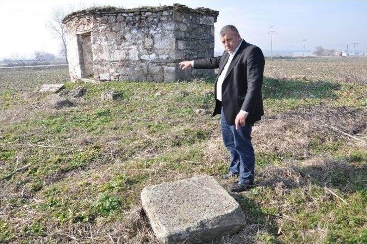 (özel Haber) Fatih’in Akrabalarının Türbesi Talan Edilmiş Durumda G5