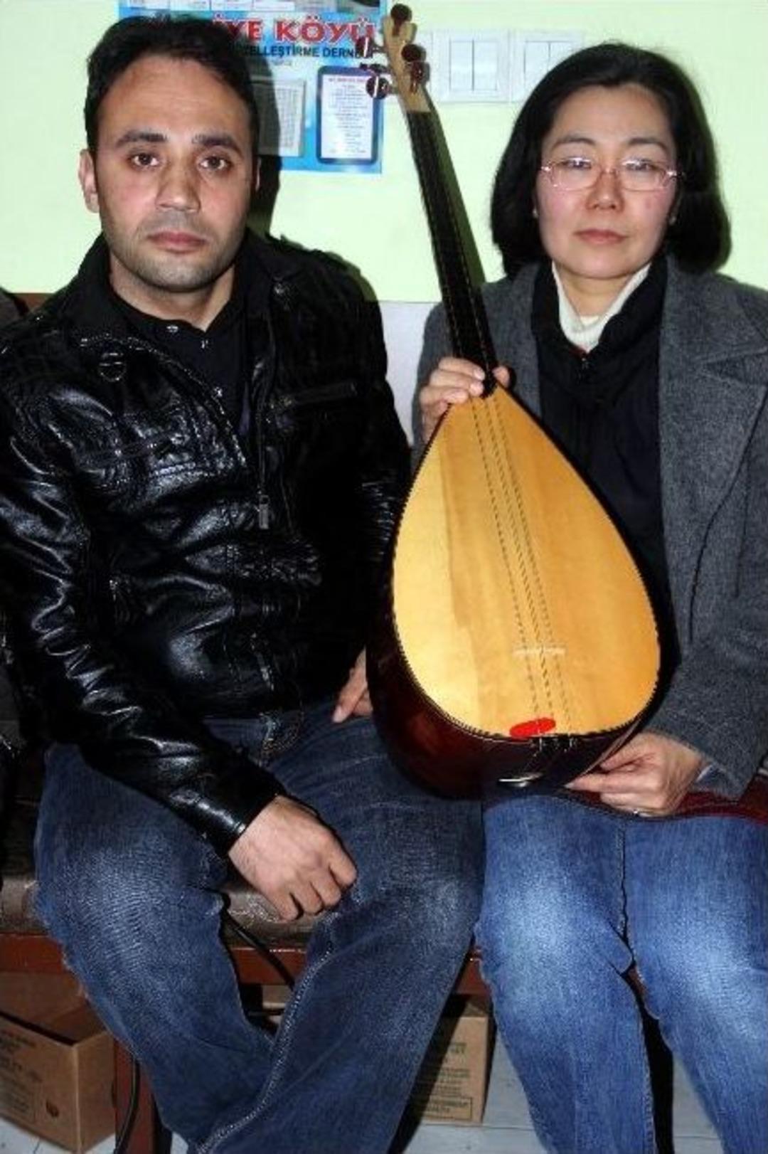 (&ouml;zel Haber ) Japon Gelin Bağlama &Ccedil;alıyor, T&uuml;rk Sanat M&uuml;ziği S&ouml;yl&uuml;yor