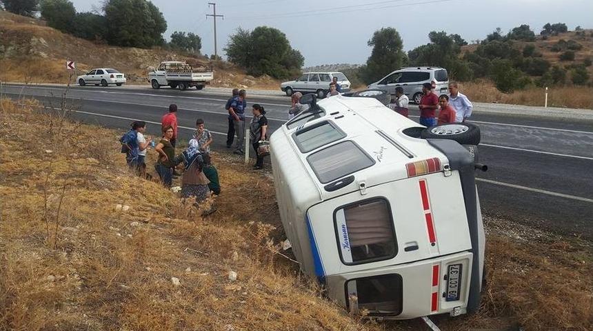 Direksiyon Hakimiyetini Kaybeden Minib&uuml;s Devrildi, 6 Yaralı