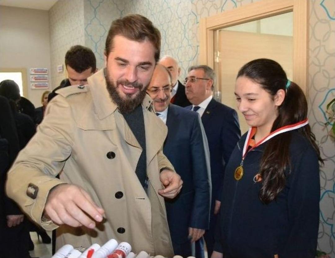 (&ouml;zel Haber) Diriliş Ertuğrul Dizisinin Oyuncuları Karne Dağıttı