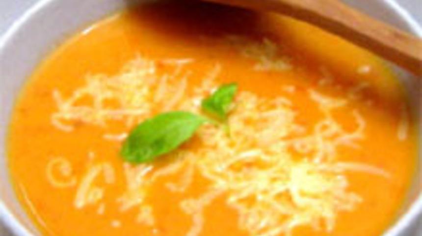 S&uuml;tl&uuml; Domates &Ccedil;orbası