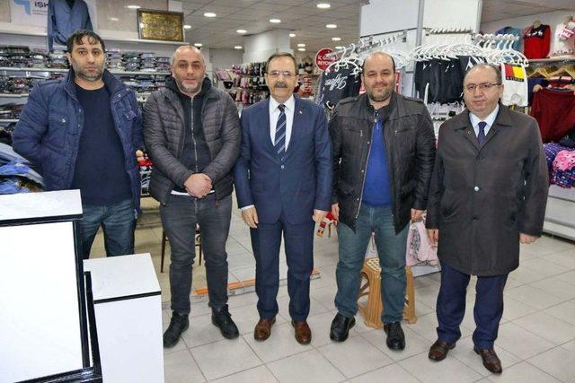 Başkan Şahin, Esnaf Ve Vatandaşların Derdini Dinledi