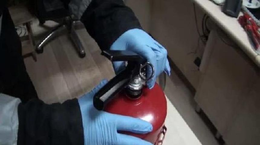 Yangın S&ouml;nd&uuml;rme T&uuml;plerinden Uyuşturucu &Ccedil;ıktı