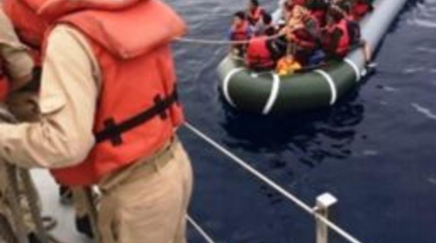 Kuşadası&rsquo;nda 45 Ka&ccedil;ak G&ouml;&ccedil;men Yakalandı