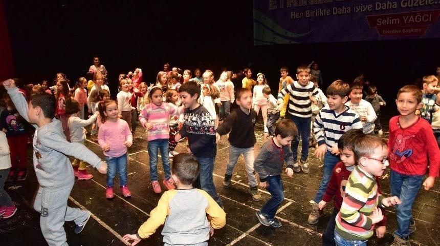 &Ccedil;ocuklar Tatilin Son G&uuml;n&uuml; G&ouml;n&uuml;llerince Eğlendi