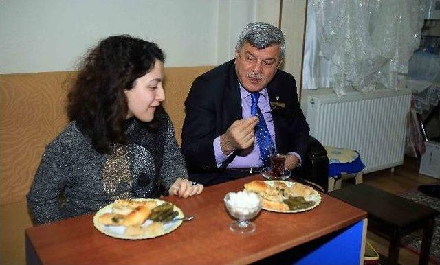 Başkan&rsquo;dan Engelli Gencin Evine Ziyaret 1