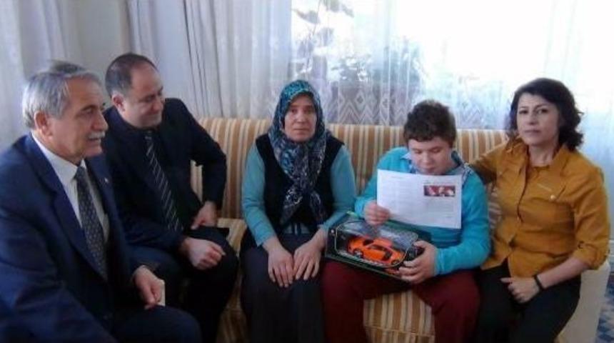 Karnesini Evde Aldı