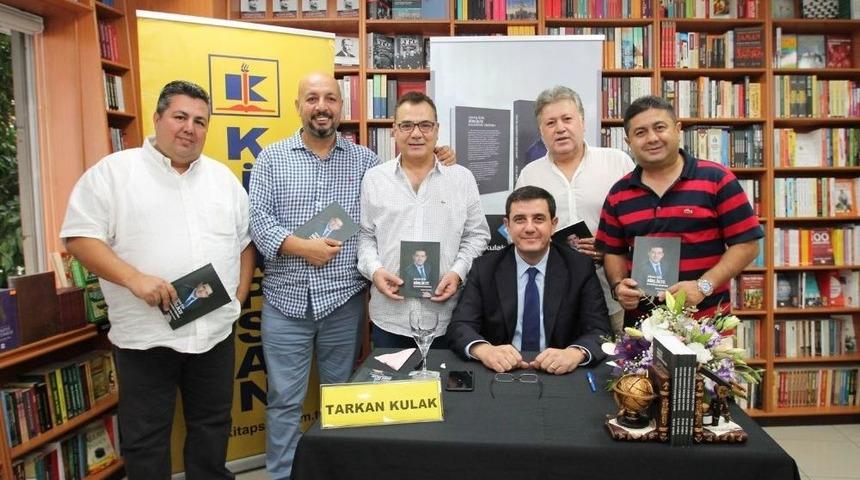 Tarkan Kulak Kitabını İmzaladı