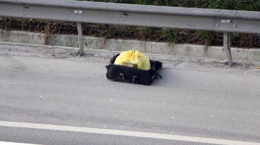 D-100 Karayolu'ndaki Ş&uuml;pheli Poşetten &Ccedil;&ouml;p &Ccedil;ıktı