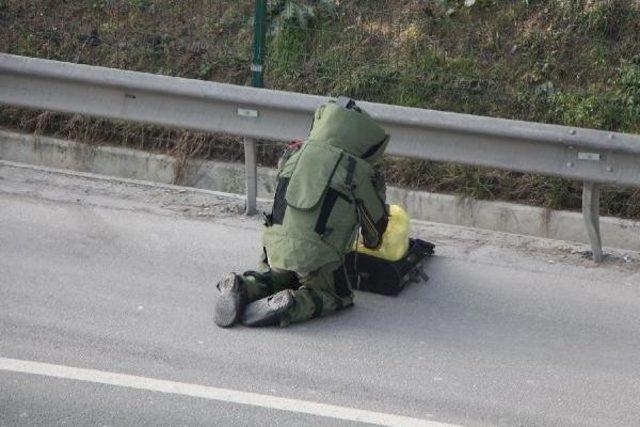 D-100 Karayolu ndaki Ş&uuml;pheli Poşetten &Ccedil;&ouml;p &Ccedil;ıktı 3