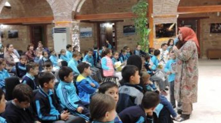 Melike G&uuml;ny&uuml;z &Ccedil;ocuk Okurlarıyla Bir Araya Geldi