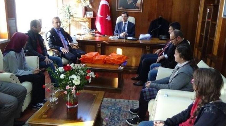 Teog Sınavlarında Birinci Olanlara Kaymakamlıktan Hediye