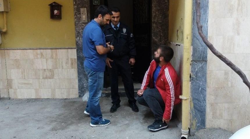 Madde Bağımlısı Gen&ccedil; Ailesine Kızdı, Kendini Odaya Kilitledi