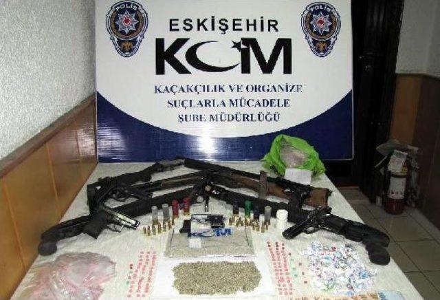 Eskişehir'de 14 Uyuşturucu Şüphelisi Adliyeye Sevk Edildi