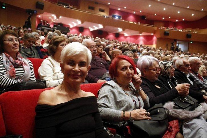 Nükhet Duru’dan, Tazelenme Üniversitesi Öğrencilerine Konser G1