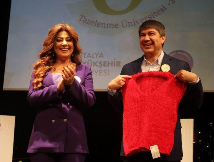 Nükhet Duru’dan, Tazelenme Üniversitesi Öğrencilerine Konser G5