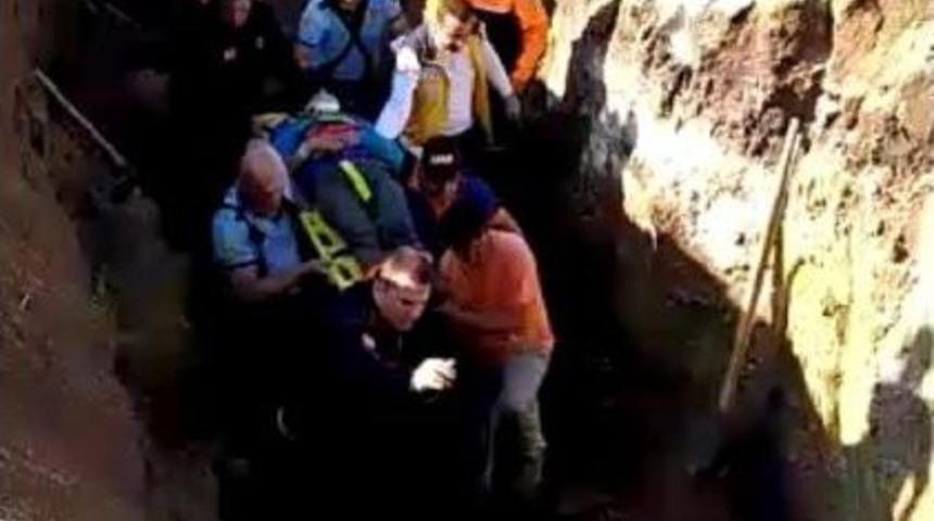 Kanal Kazısında Toprak Altında Kalan 2 Işçi Yaralandı