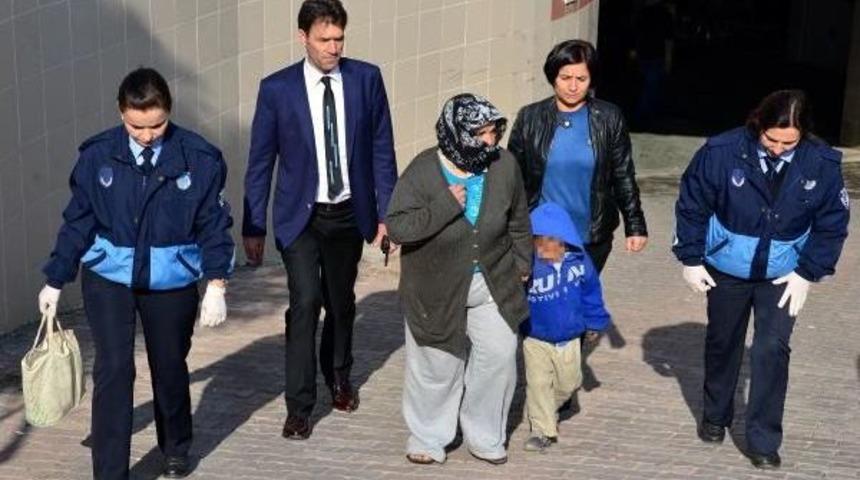 Kadın Dilencilerin 'pes' Dedirten Hasta Taklidi