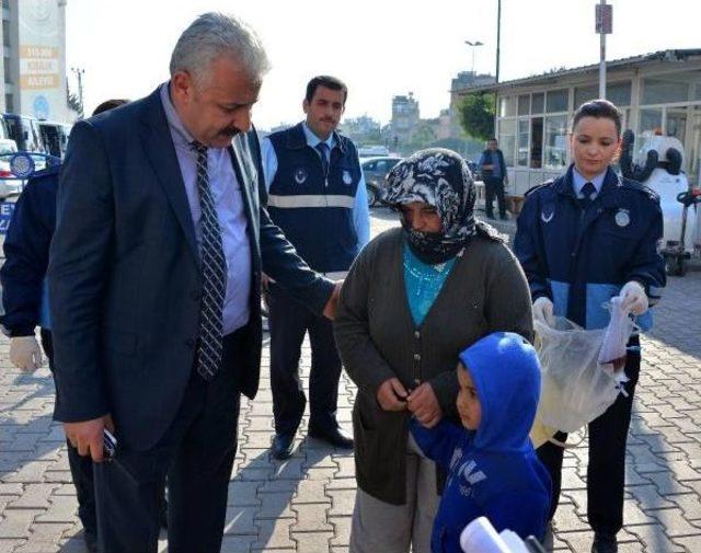 Kadın Dilencilerin 'pes' Dedirten Hasta Taklidi