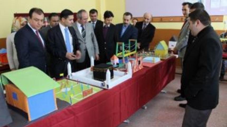 Atat&uuml;rk Ortaokulu &Ouml;ğrencileri Tasarladıkları &Uuml;r&uuml;nleri Sergiledi