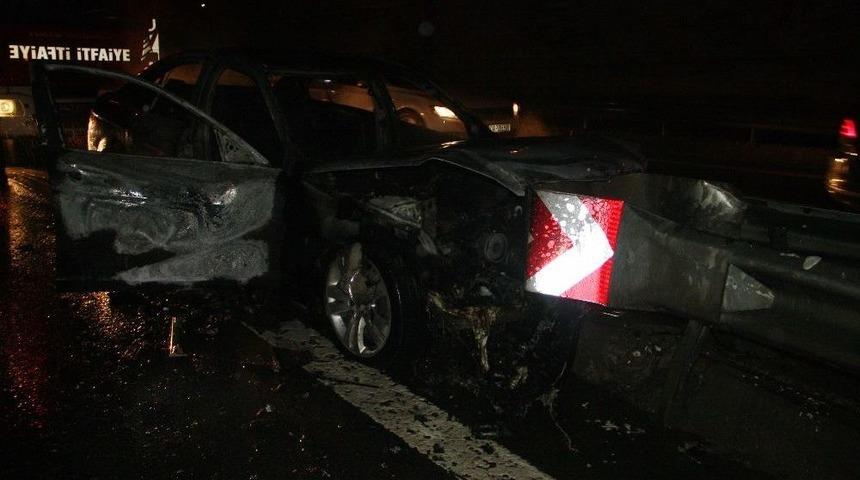 Kaza Yapan L&uuml;ks Ara&ccedil; Yandı