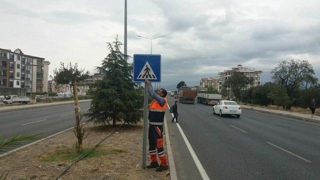 Öğrencilerin Yol Güvenliği İçin Yaya Geçidi Yapıldı