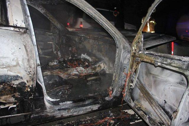 Kaza Yapan L&uuml;ks Ara&ccedil; Yandı 1