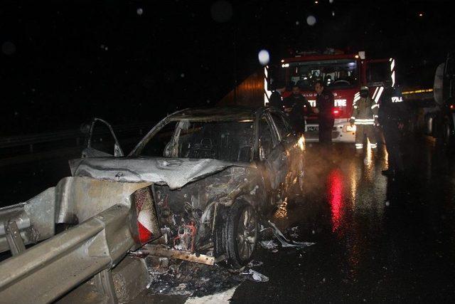 Kaza Yapan L&uuml;ks Ara&ccedil; Yandı 3