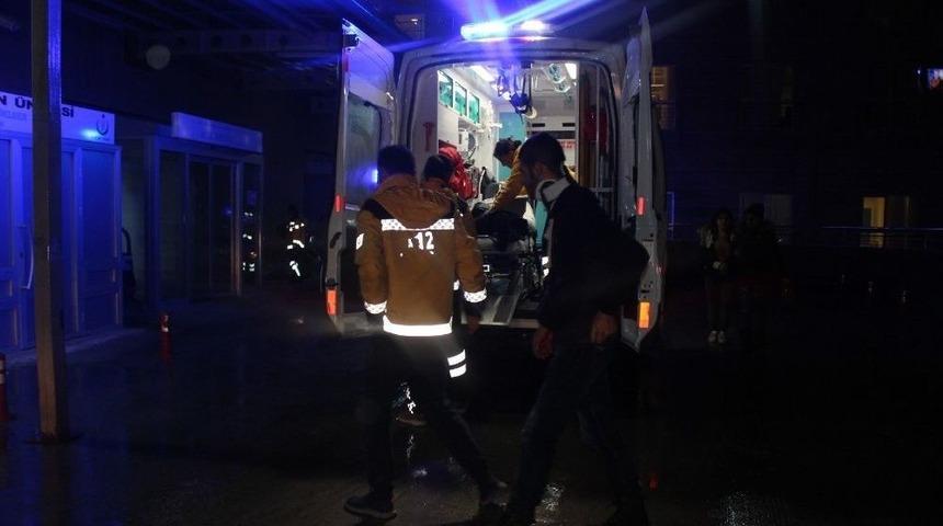 Tekirdağ&rsquo;da Yolcu Minib&uuml;s&uuml; İle Hafif Ticari Ara&ccedil; &Ccedil;arpıştı: 10 Yaralı