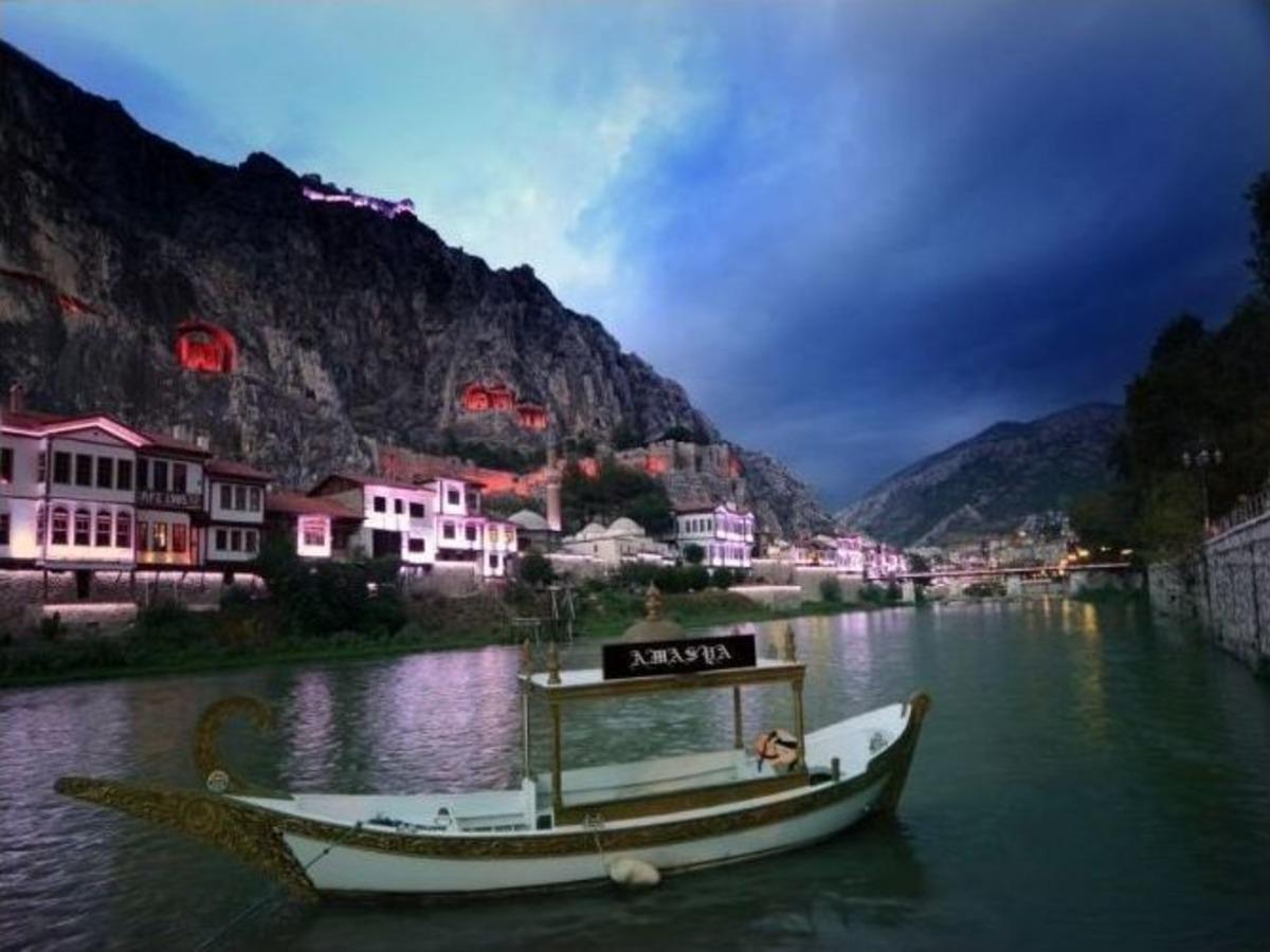 Davutoğlu D&uuml;nyaya Amasya&rsquo;yı &Ouml;nerdi