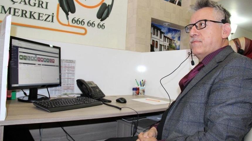 &Ccedil;ağrı Merkezinde Telefonlara Başkan Arslan Yanıt Verdi