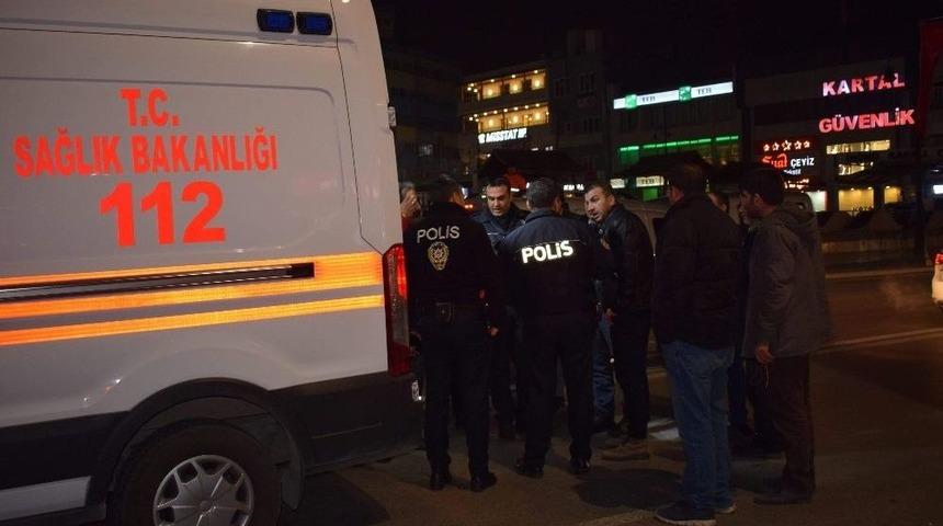 Yolun Karşısına Ge&ccedil;mek İsteyen Kişiye Otomobil &Ccedil;arptı