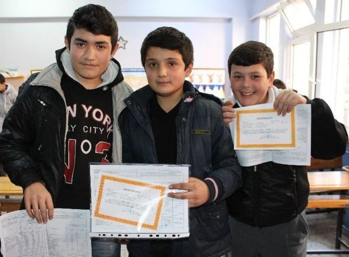 &Ouml;ğrencilerin Karne Sevinci