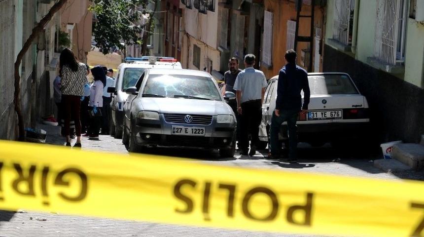 Sokakta Karşılaştığı Husumetlilerine Kurşun Yağdırdı: 1 &Ouml;l&uuml;, 1 Ağır Yaralı