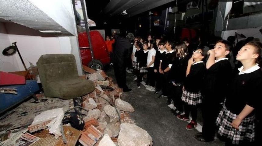 &Ouml;ğrenciler Doğal Afetler Hakkında Bilgilendirirdi